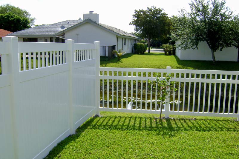 Vinyl Fencing Services in Palm Beach County, FL